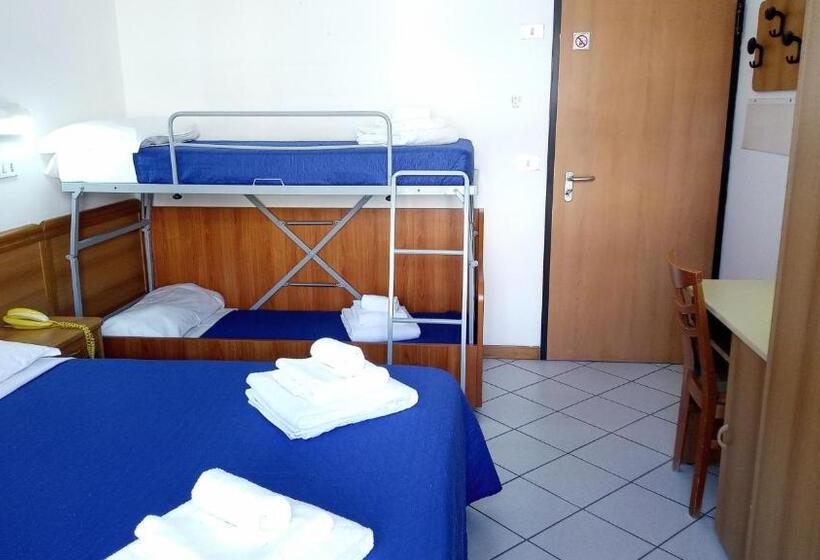 발코니가 있는 4인용 스탠다드 룸, Venezia Beach