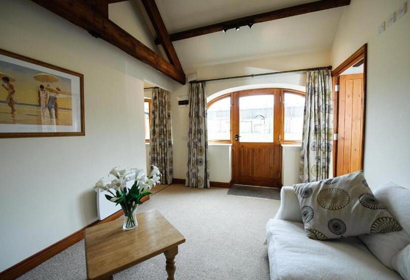 Люкс, Church Farm Lodge