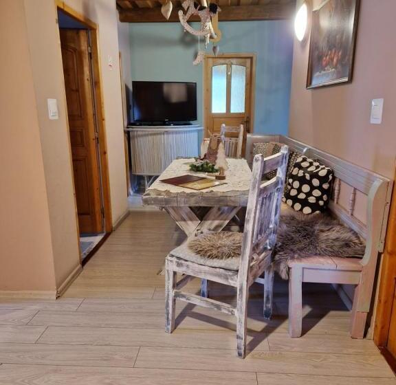 带4个卧室的公寓, Penzión U Koníka