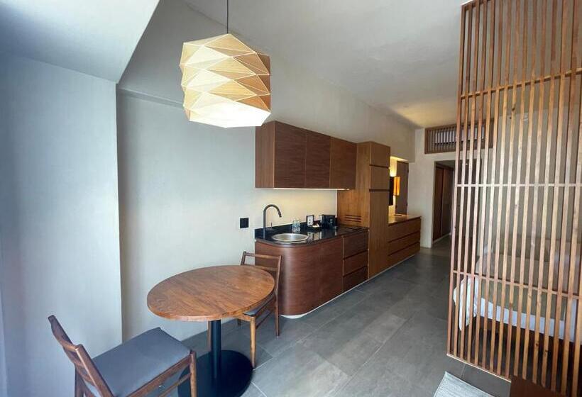 Полулюкс, Hive Cancun By G Hotels