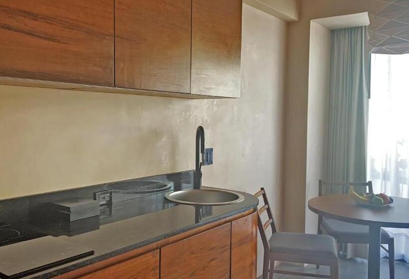 Полулюкс, Hive Cancun By G Hotels