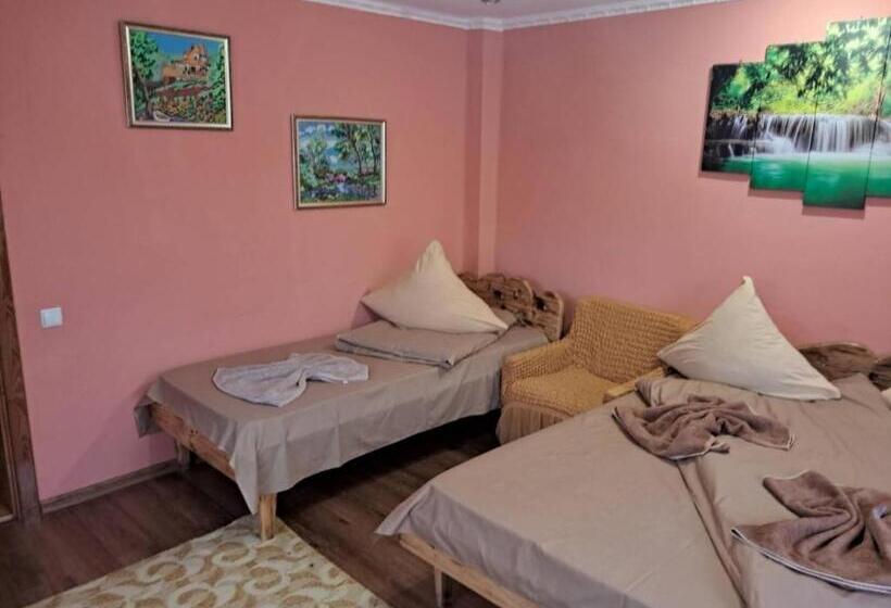 Ekonomiskt Trippelrum, садиба у василя