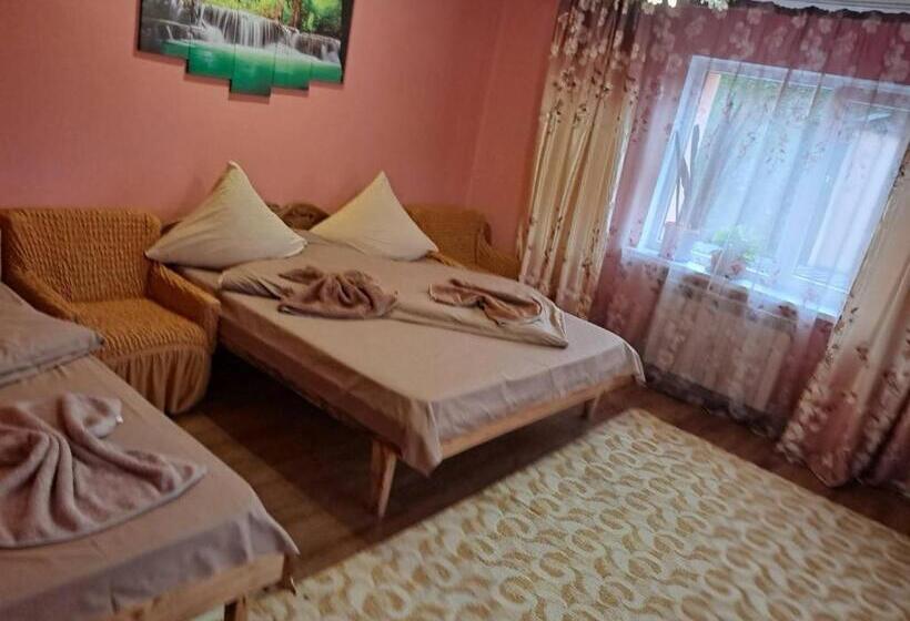 Ekonomiskt Trippelrum, садиба у василя