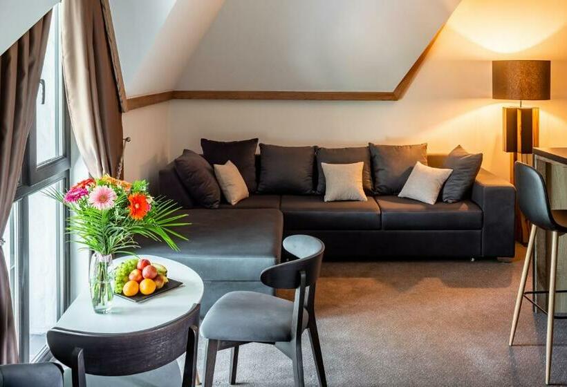 家庭套房, фетрбуш