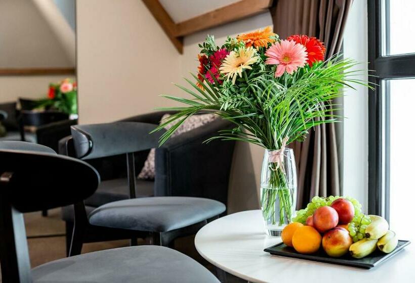Family Suite, фетрбуш