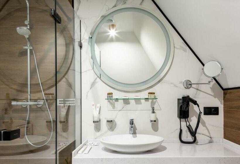 家庭套房, фетрбуш