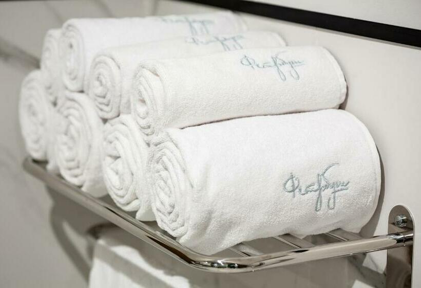 家庭套房, фетрбуш