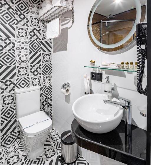 家庭小型套房, фетрбуш