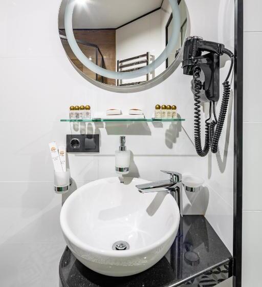 家庭小型套房, фетрбуш