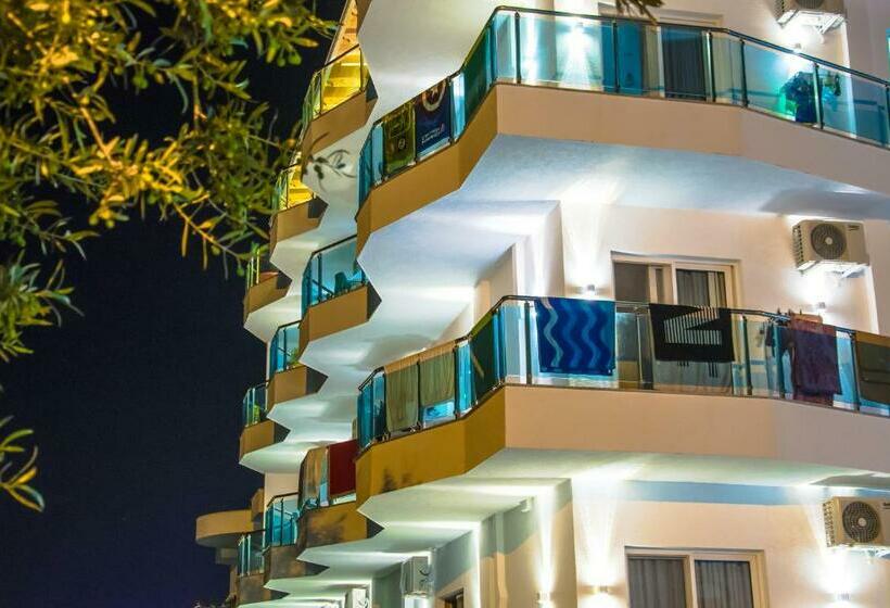 Studio Deluxe, Landi