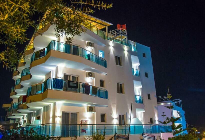 Studio Deluxe, Landi