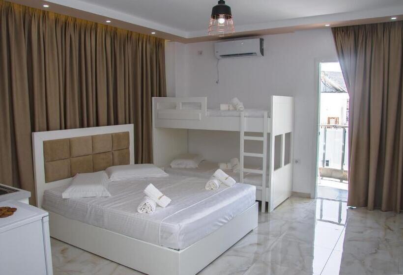 Studio Deluxe, Landi