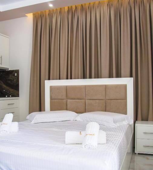 Studio Deluxe, Landi