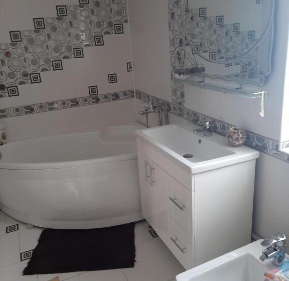 خانه 3 خوابه, у ані