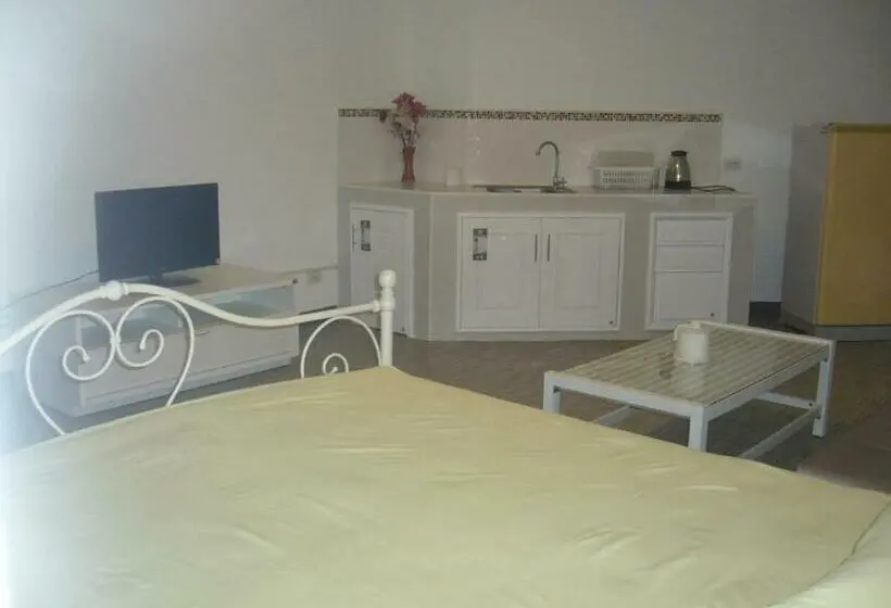 スタンダード４人部屋, Room In Guest Room   Chan Kim Don Mueang Guest House Triple Room