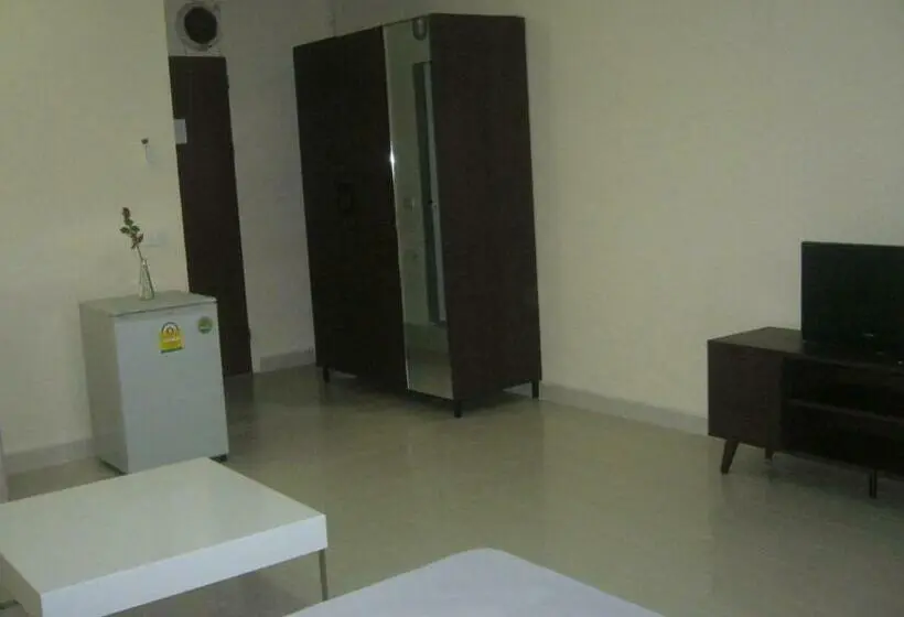 スタンダード４人部屋, Room In Guest Room   Chan Kim Don Mueang Guest House Triple Room
