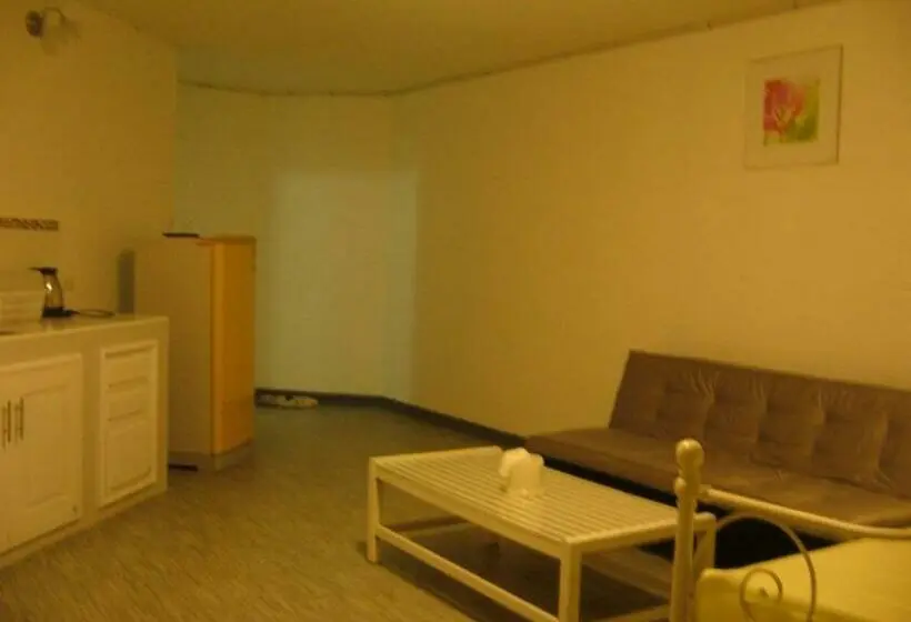 スタンダード４人部屋, Room In Guest Room   Chan Kim Don Mueang Guest House Triple Room