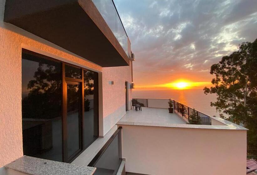 اتاق خانوادگی, Kvariati Villa