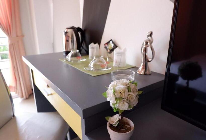 إستوديو قياسى, The Icon Service Apartment