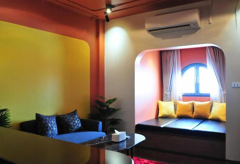 Полулюкс, The Moment Chiangmai