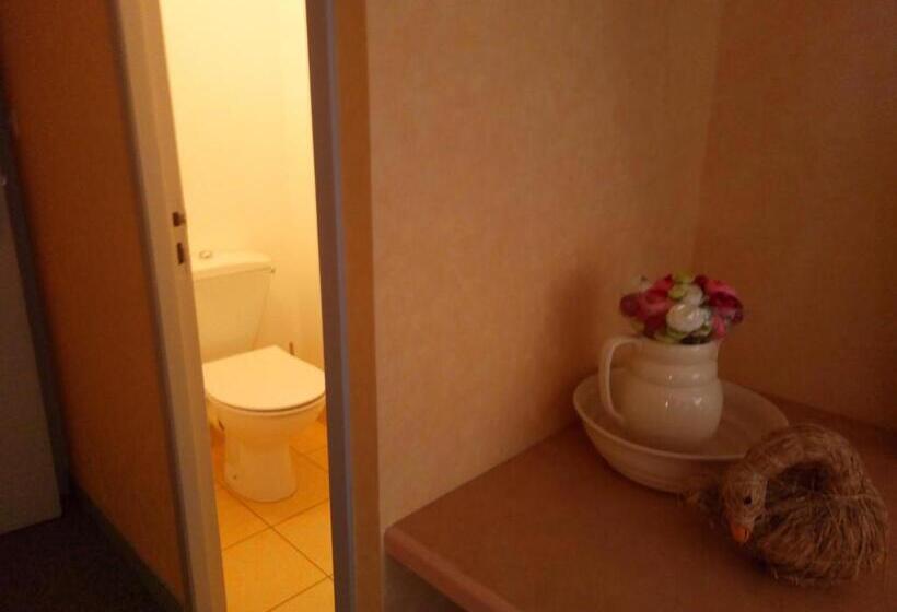 Семейный Номер, La Jacotière