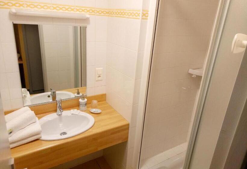 Семейный Номер, La Jacotière