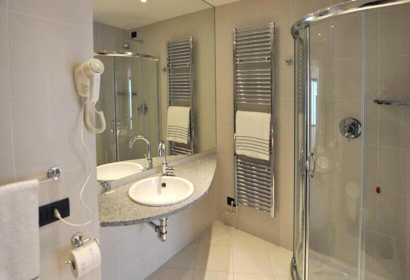 标准工作室, Bb Hotels Aparthotel Isola