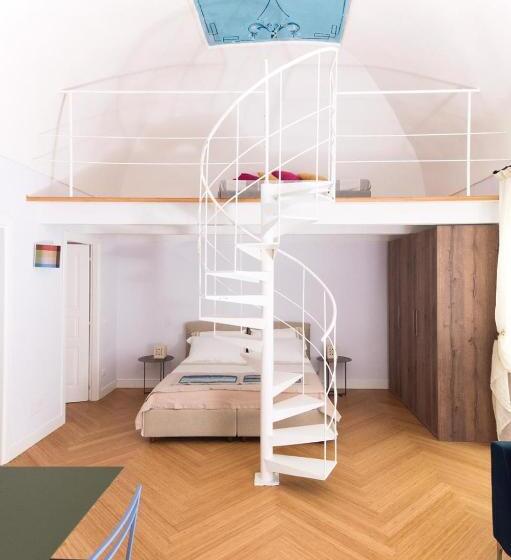 חדר משפחתי, Dimora Cummà Marì