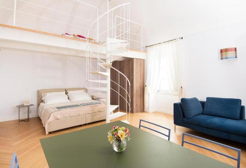 חדר משפחתי, Dimora Cummà Marì