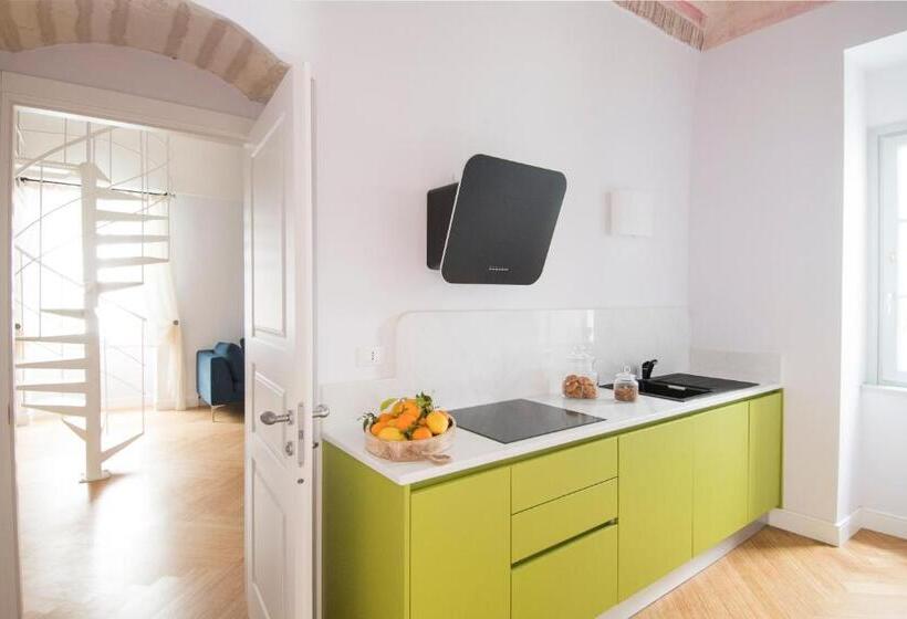 חדר משפחתי, Dimora Cummà Marì