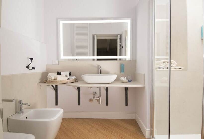 חדר משפחתי, Dimora Cummà Marì