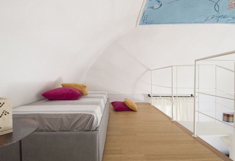 חדר משפחתי, Dimora Cummà Marì