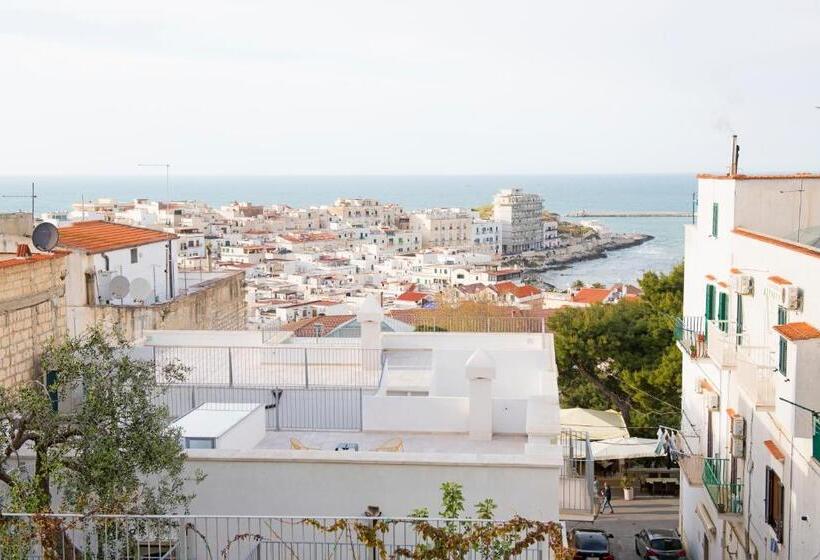 חדר משפחתי, Dimora Cummà Marì