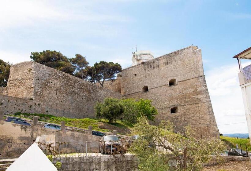 חדר משפחתי, Dimora Cummà Marì