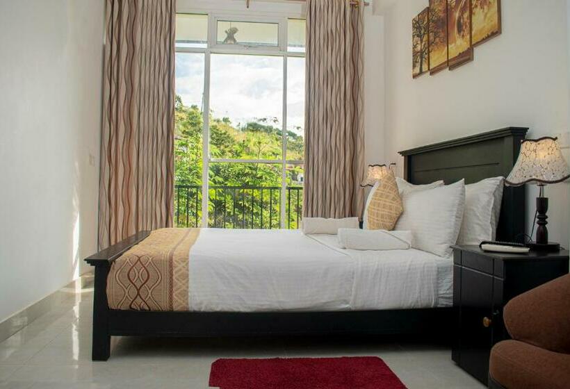 디럭스 룸, 4 Aces Ella