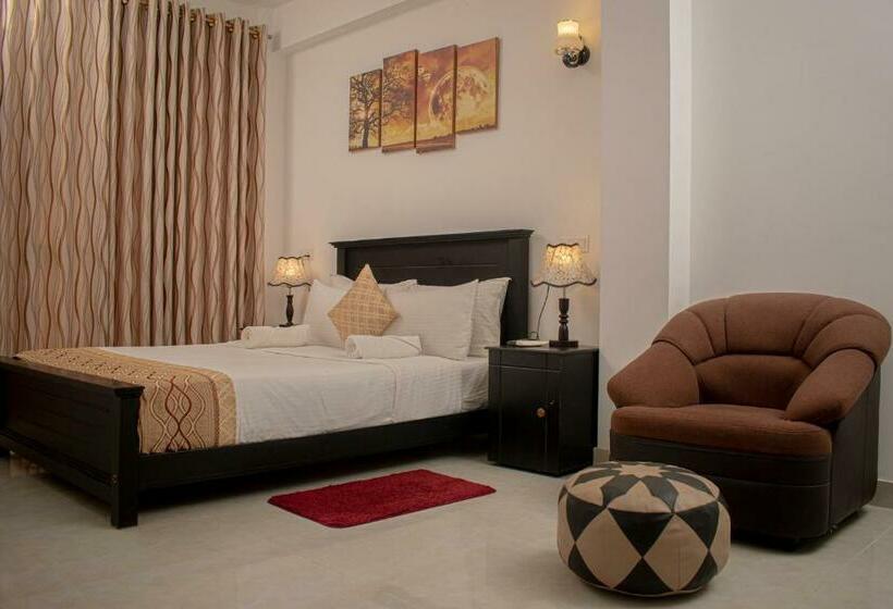 디럭스 룸, 4 Aces Ella