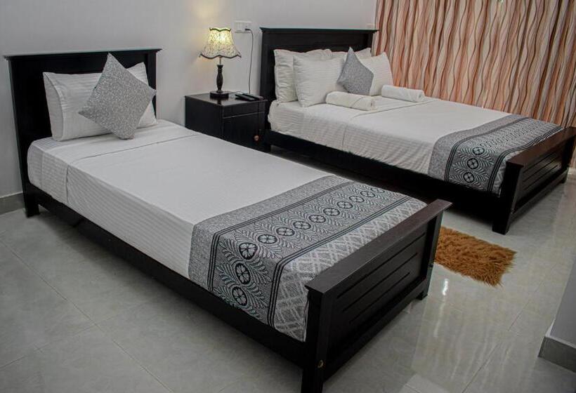 디럭스 트리플 룸, 4 Aces Ella