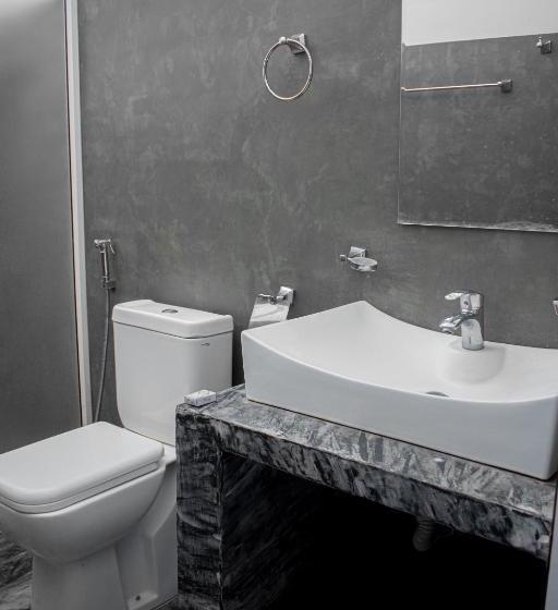 4인용 스탠다드 룸, 4 Aces Ella