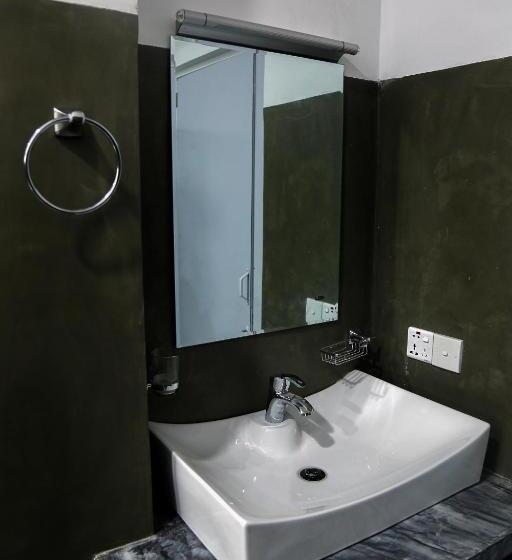 4인용 스탠다드 룸, 4 Aces Ella