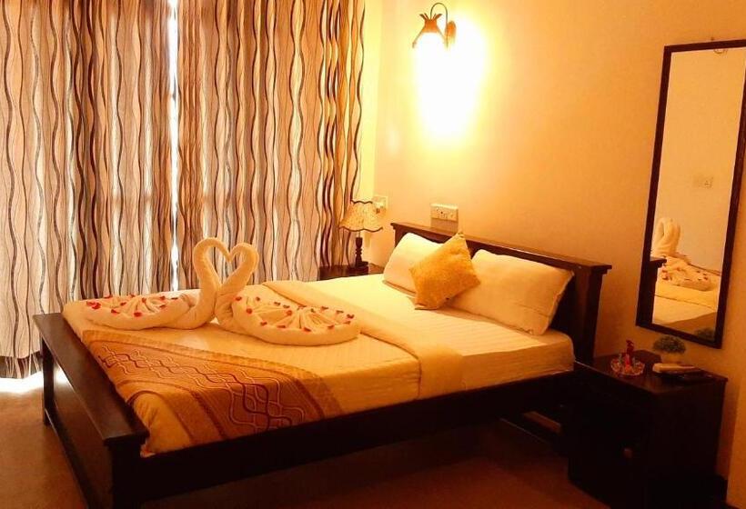 디럭스 룸, 4 Aces Ella