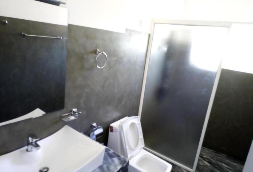 4인용 스탠다드 룸, 4 Aces Ella