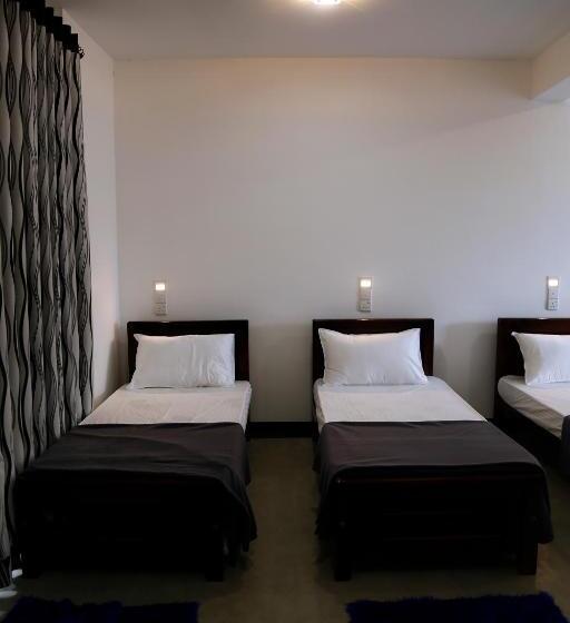 패밀리 룸, 4 Aces Ella