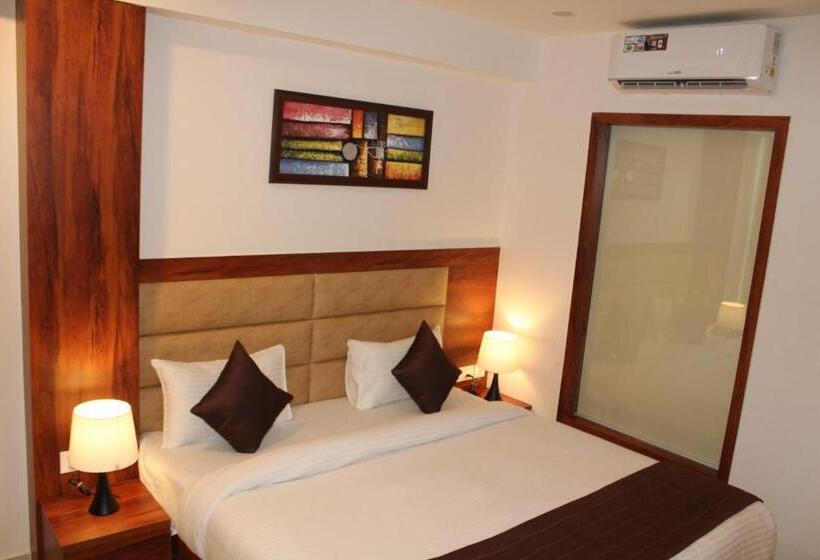 اتاق لوکس با تخت بزرگ, Red Crown