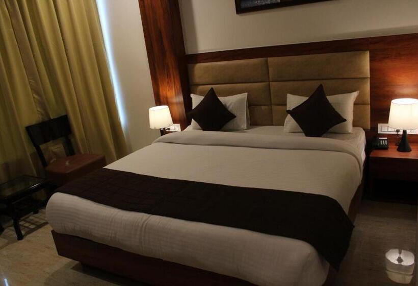 اتاق لوکس با تخت بزرگ, Red Crown