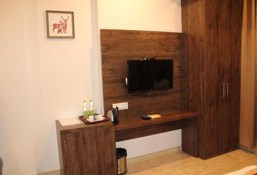 اتاق سوپریور با تخت بزرگ, Red Crown