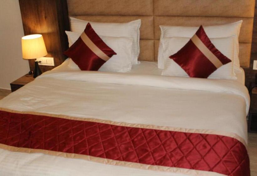 اتاق سوپریور با تخت بزرگ, Red Crown