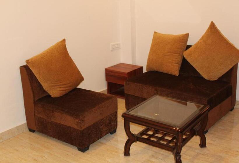 اتاق سوپریور با تخت بزرگ, Red Crown