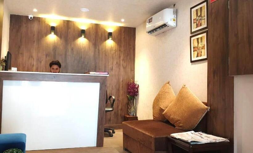 اتاق سوپریور با تخت بزرگ, Red Crown