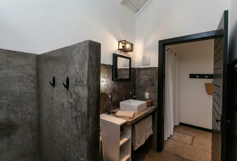 بنغل قياسي مطل على المسبح, & Restaurante Vilaveratheresa