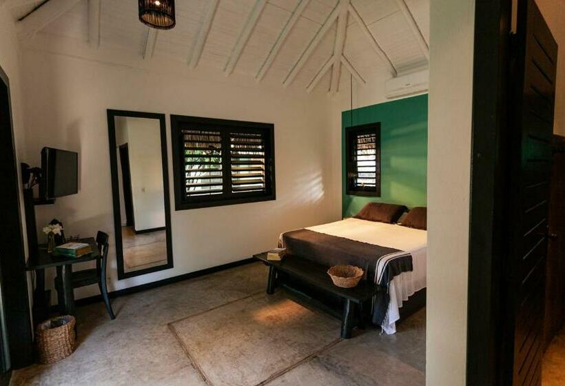 بنغل قياسي مطل على المسبح, & Restaurante Vilaveratheresa